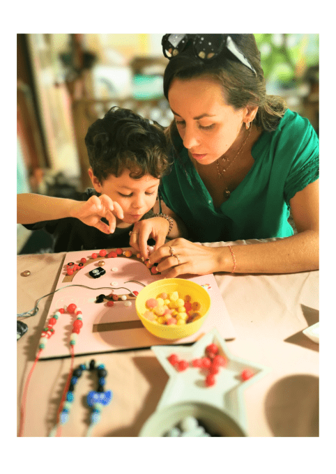 Création de Bijoux en perles de silicone à Saint-Paul – Atelier familial avec Manon 