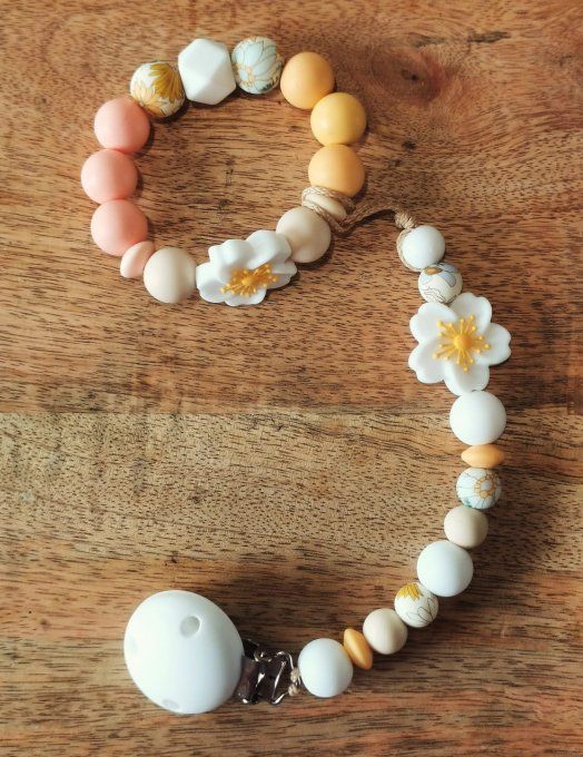 Attache-tétine "Fleur d’Églantine"