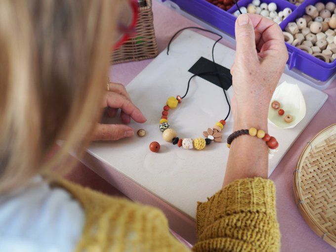 Collier de maternité personnalisé – Allaitement, portage & dentition