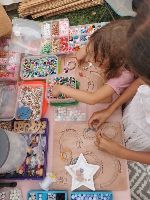 Atelier Créatif – bijou ou décoration de Noël (à 10h) - au marché de Noël du village artisanal 