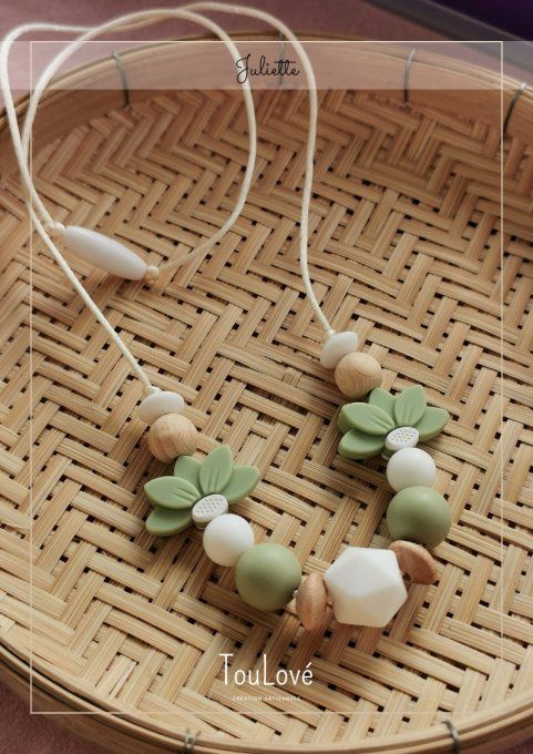 "Juliette" le collier de maternité aux perles en forme de fleurs de lotus