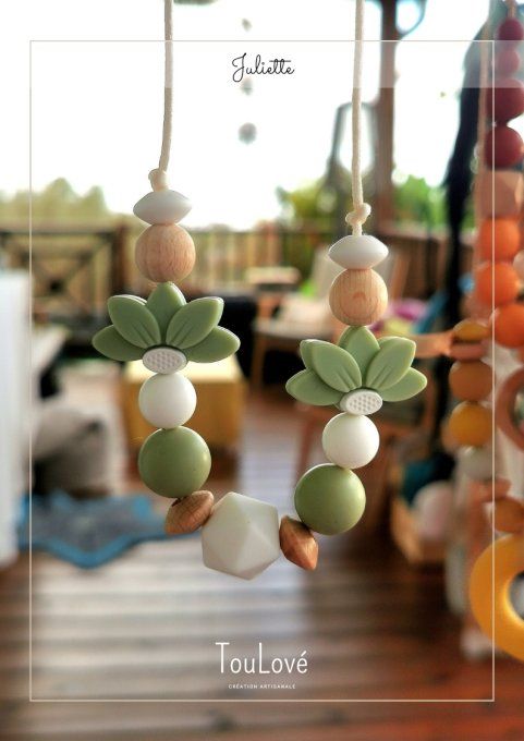 "Juliette" le collier de maternité aux perles en forme de fleurs de lotus