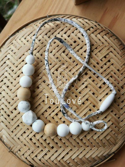 "Adèle", le collier d'allaitement et de portage au style Liberty
