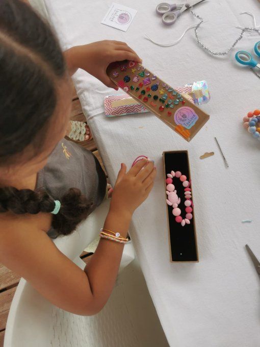 Création de Bijoux en perles de silicone à Saint-Paul – Atelier familial avec Manon 