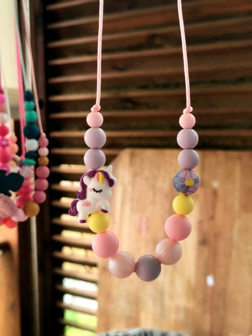 Collier enfant Licorne – Bijou sensoriel doux & féerique 
