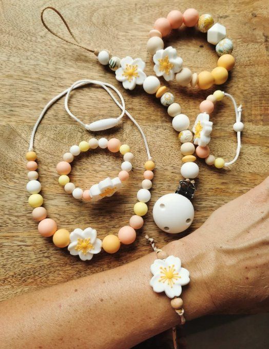 Bracelet créatif, élastique : Fleur d'Eglantine