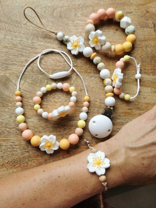 Bracelet enfant réglable personnalisé – Fleur d’Églantine