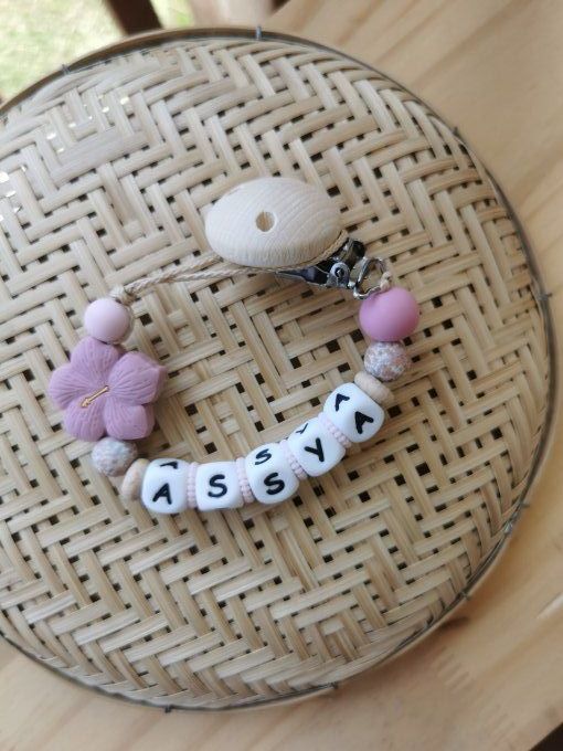 Attache-tétine personnalisée – l’accessoire sûr, pratique et unique pour bébé